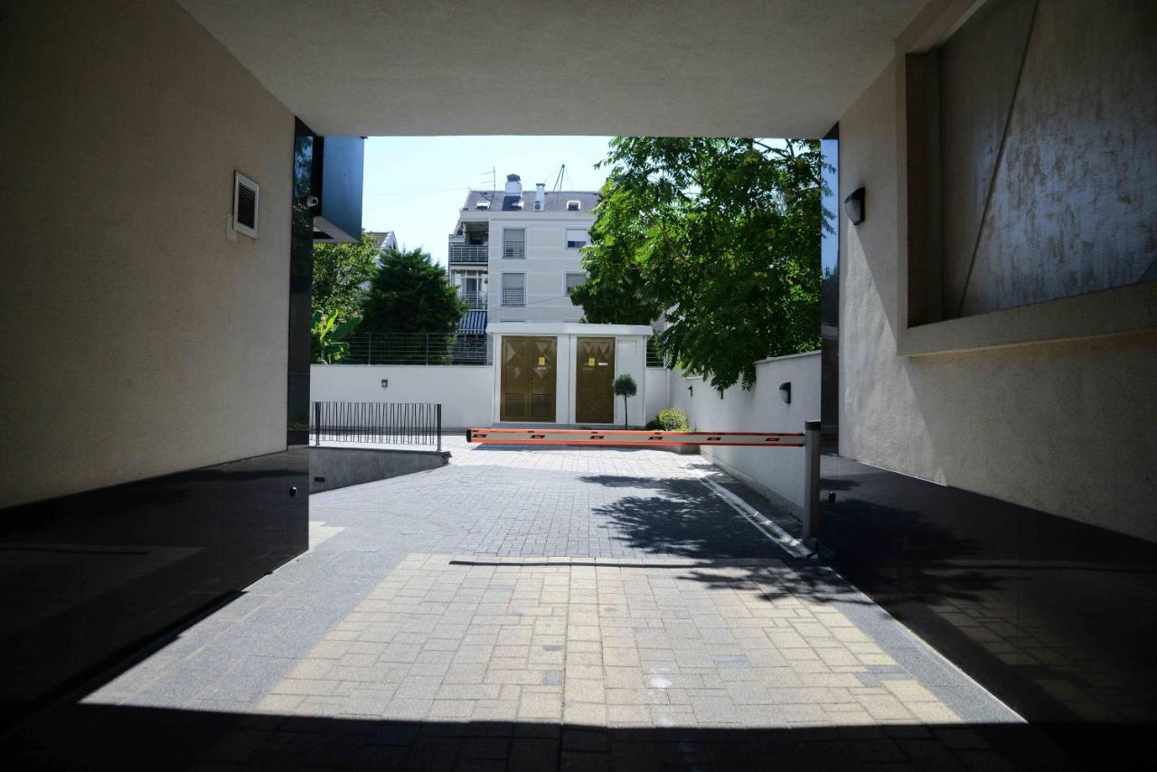 Tesla 70 Apartment With Secure Parking In The Garage Novi Sad Exterior foto