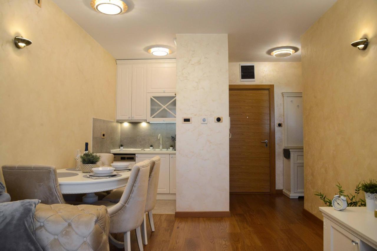 Tesla 70 Apartment With Secure Parking In The Garage Novi Sad Exterior foto