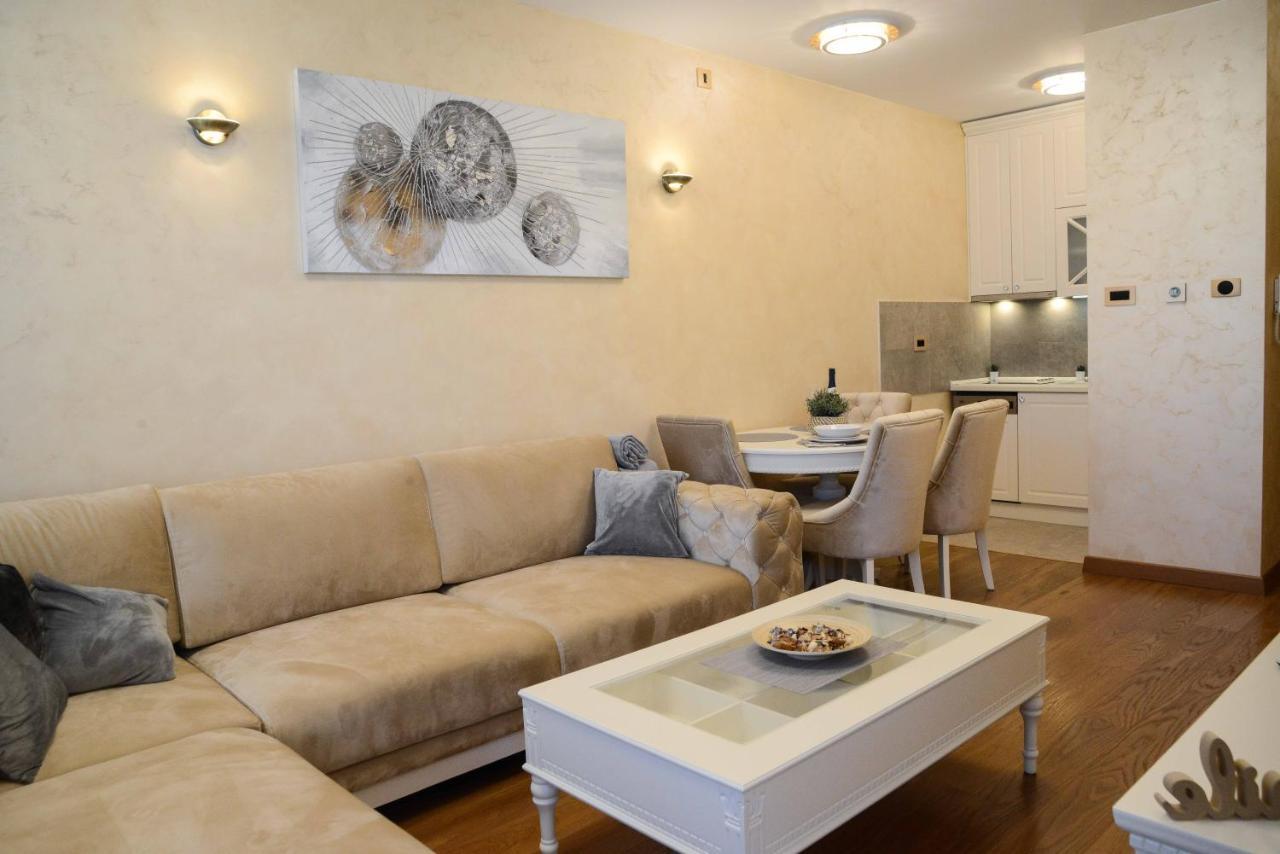 Tesla 70 Apartment With Secure Parking In The Garage Novi Sad Exterior foto