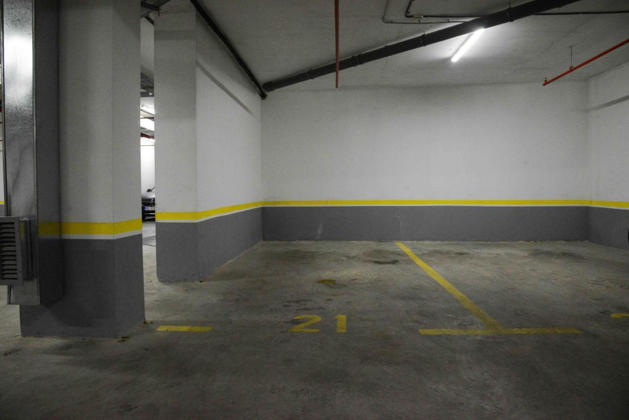 Tesla 70 Apartment With Secure Parking In The Garage Novi Sad Exterior foto