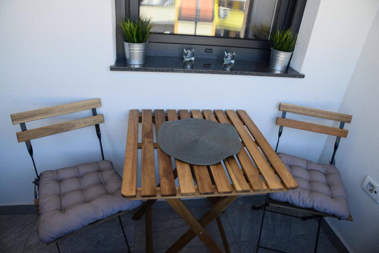 Tesla 70 Apartment With Secure Parking In The Garage Novi Sad Exterior foto