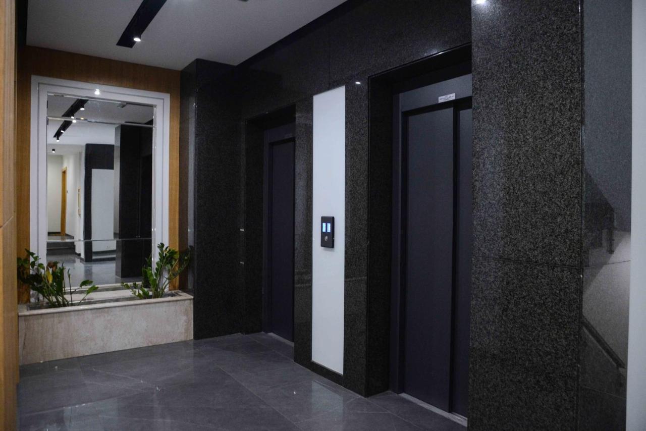 Tesla 70 Apartment With Secure Parking In The Garage Novi Sad Exterior foto