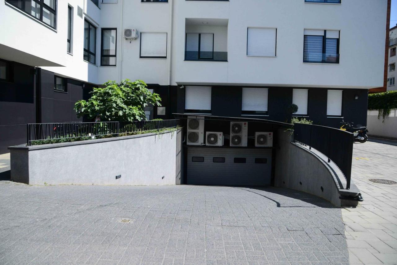 Tesla 70 Apartment With Secure Parking In The Garage Novi Sad Exterior foto