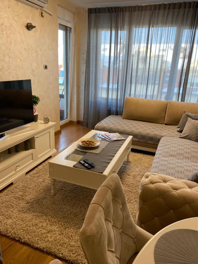 Tesla 70 Apartment With Secure Parking In The Garage Novi Sad Exterior foto