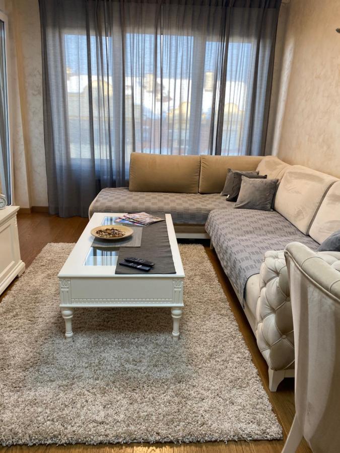 Tesla 70 Apartment With Secure Parking In The Garage Novi Sad Exterior foto